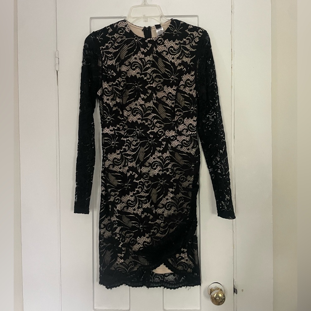 Windsor Women’s Lace Body Dress